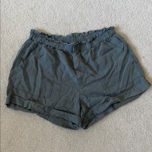 american eagle flowy shorts